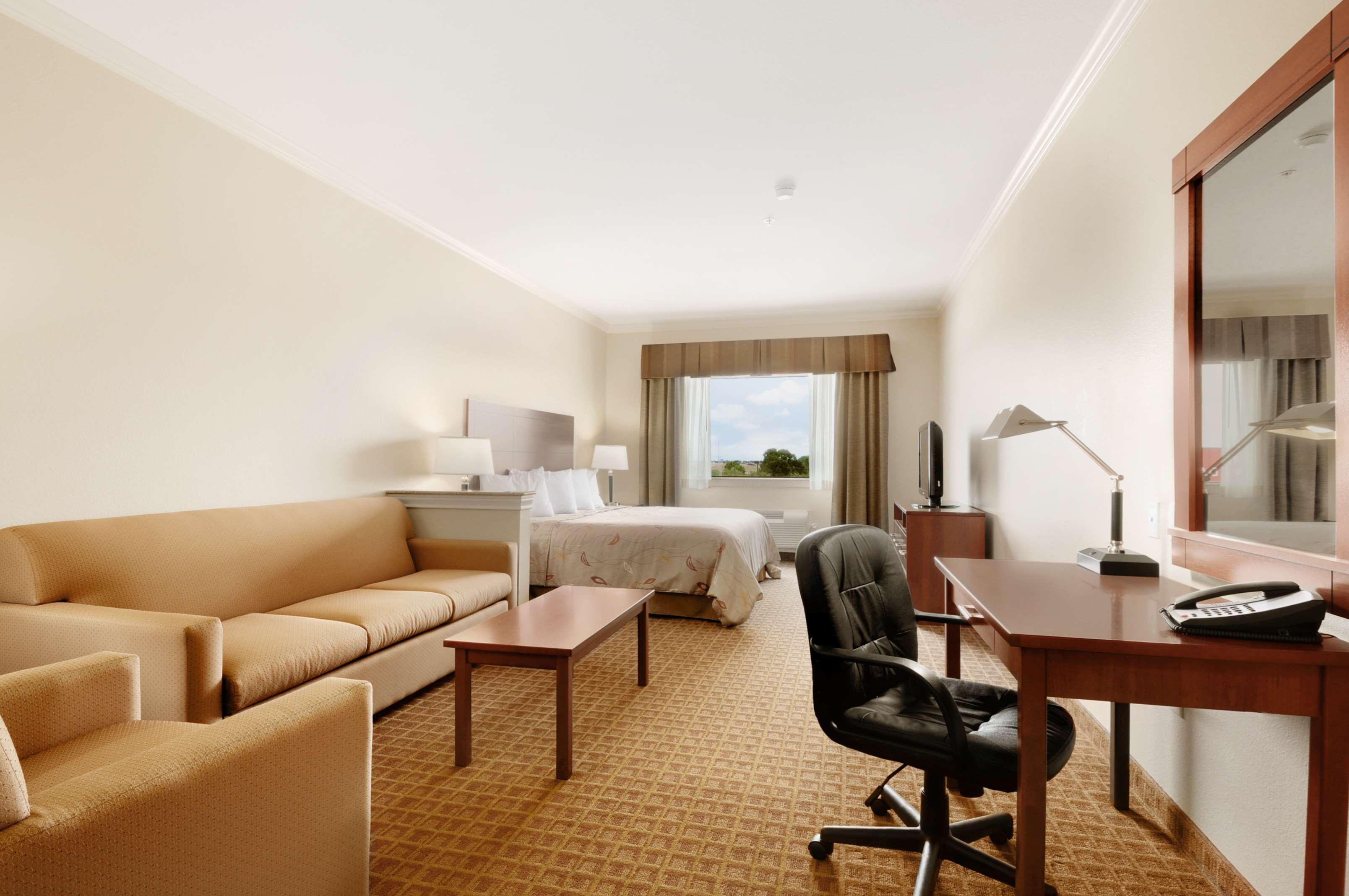 Ramada By Wyndham College Station Hotel Kamer foto