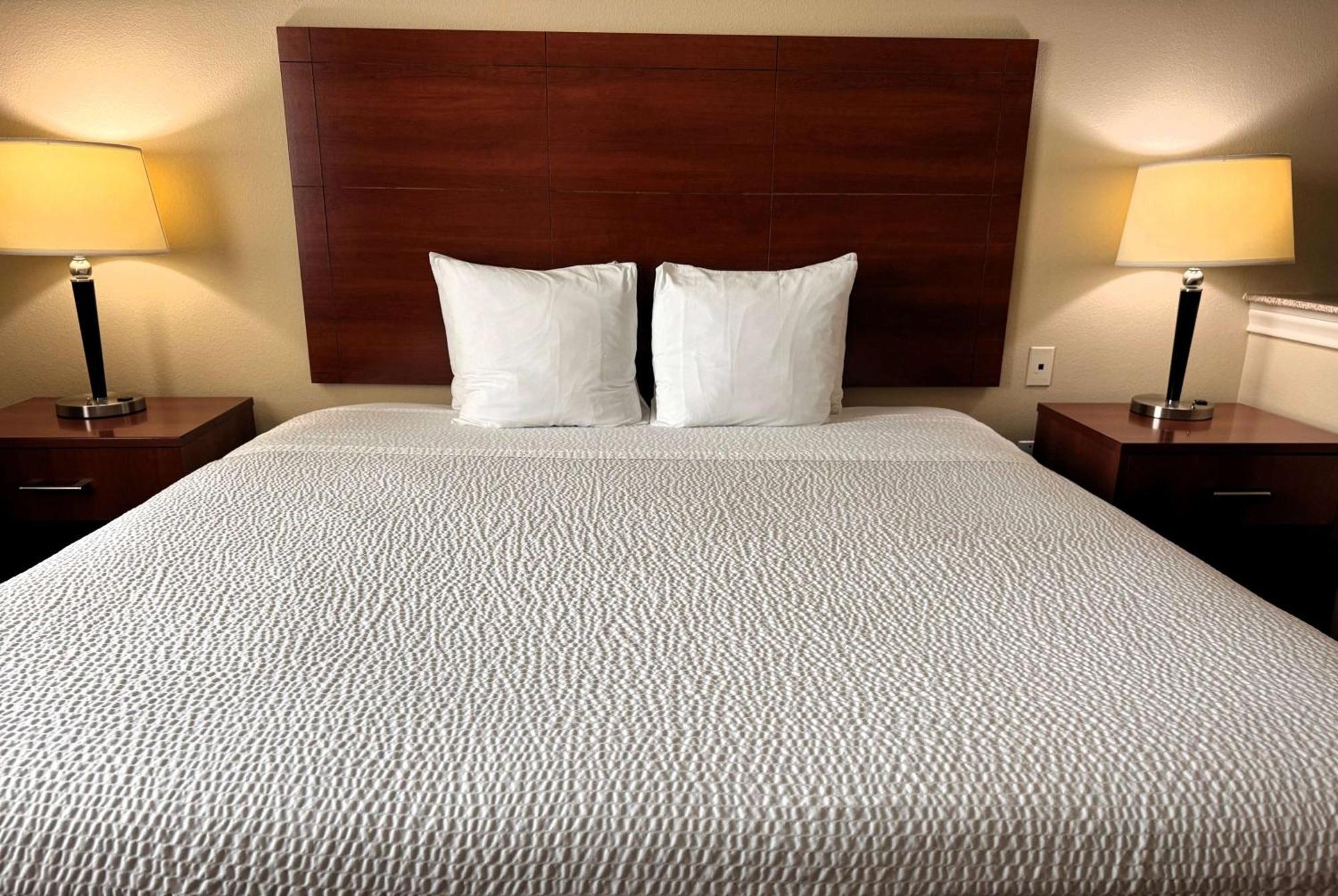 Ramada By Wyndham College Station Hotel Buitenkant foto