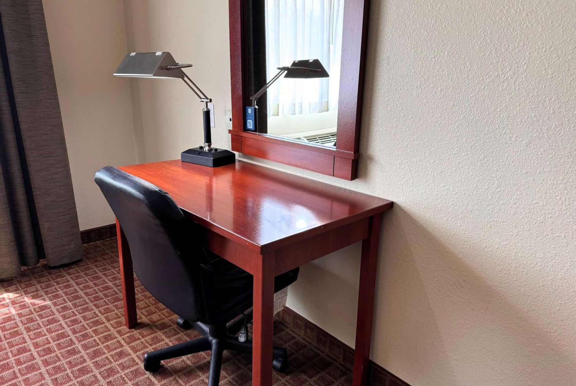Ramada By Wyndham College Station Hotel Buitenkant foto