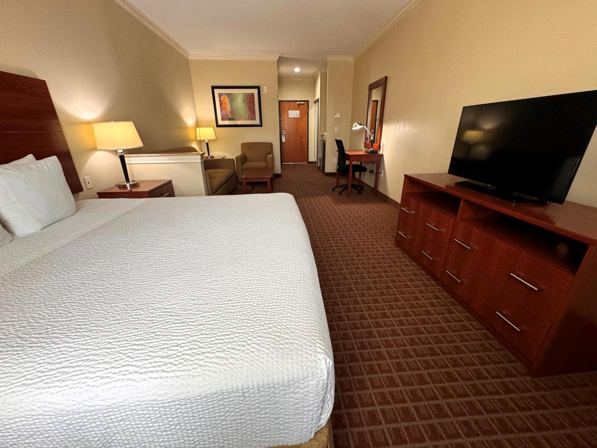 Ramada By Wyndham College Station Hotel Buitenkant foto