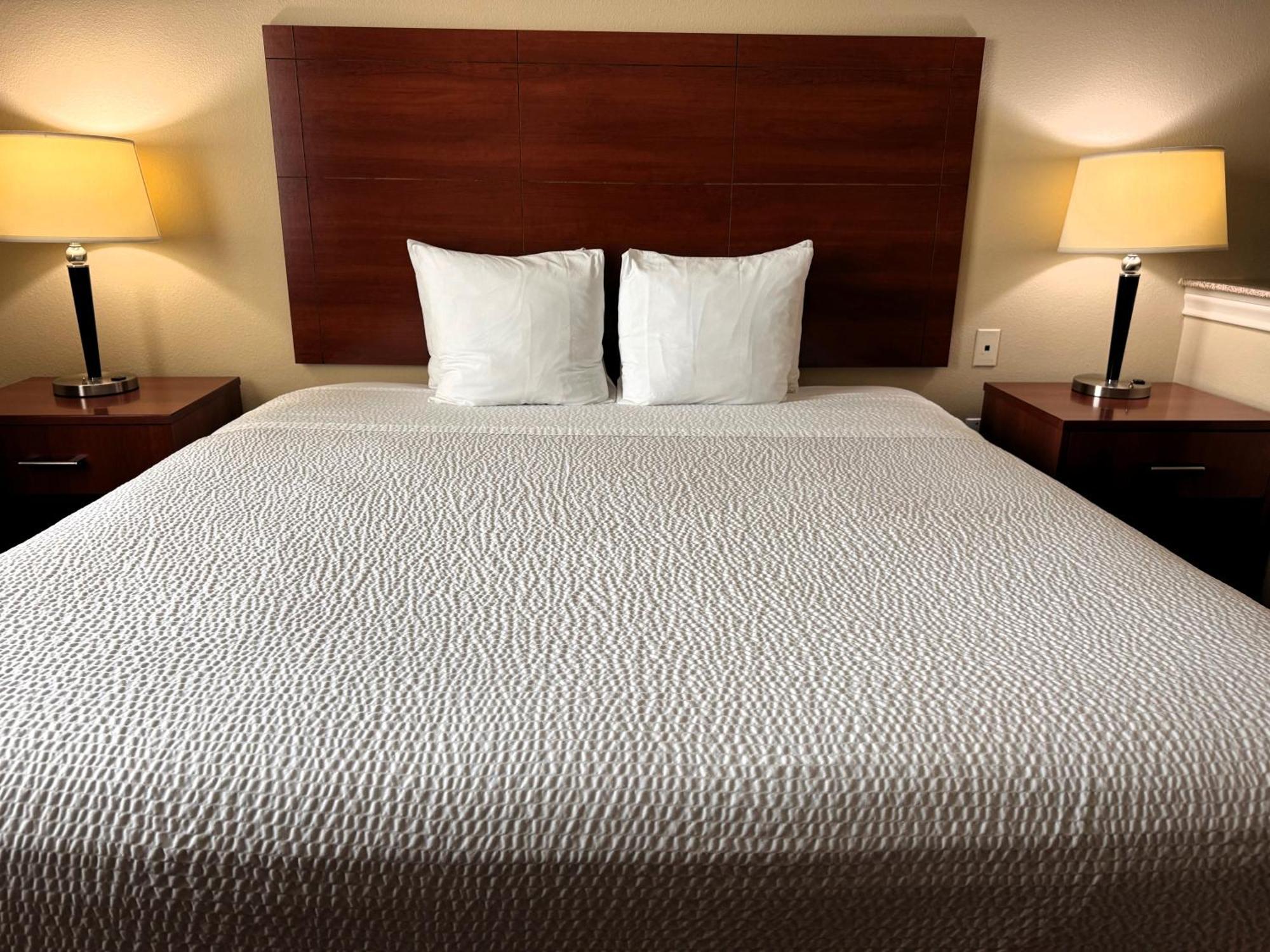 Ramada By Wyndham College Station Hotel Buitenkant foto