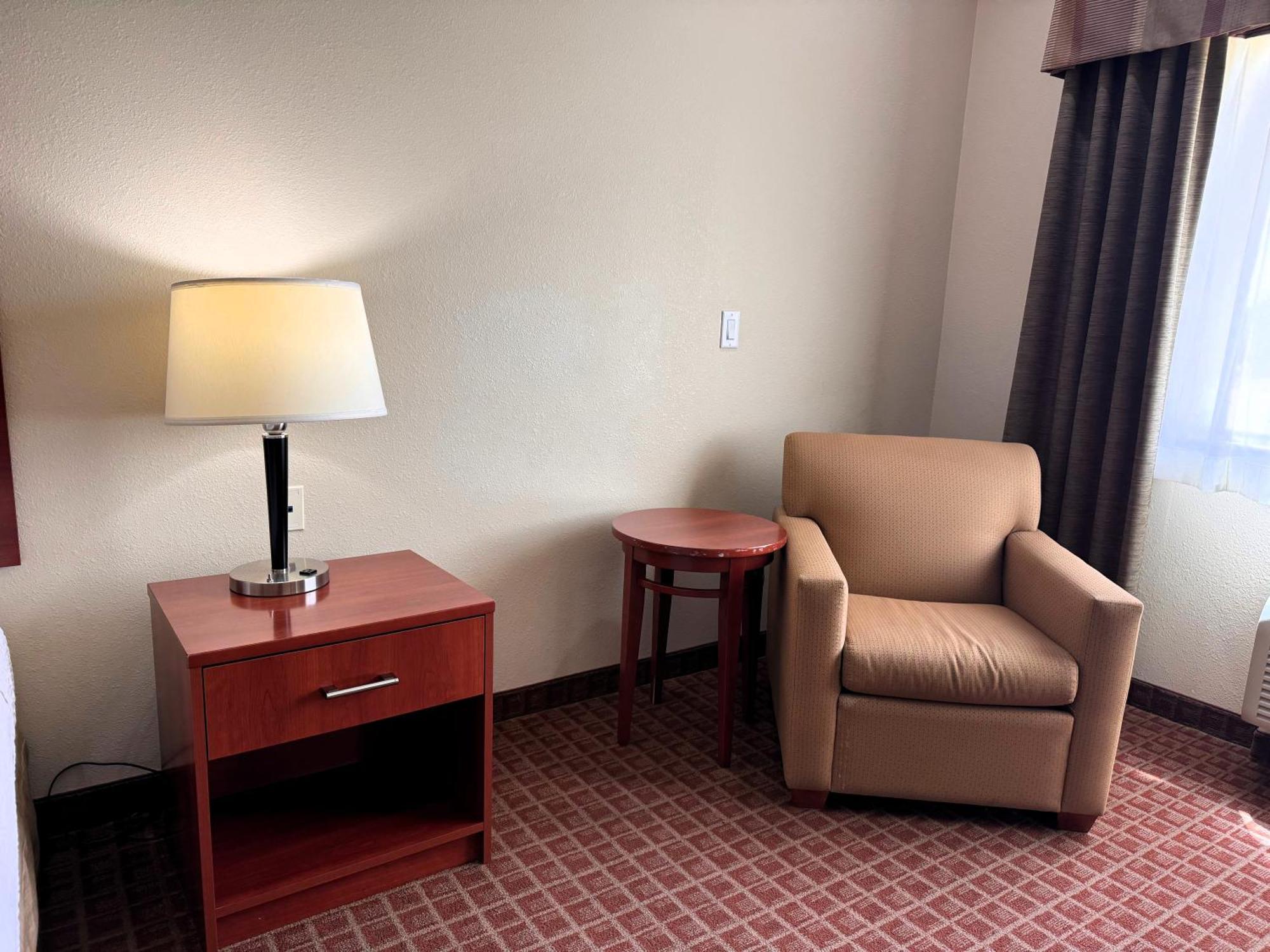 Ramada By Wyndham College Station Hotel Buitenkant foto
