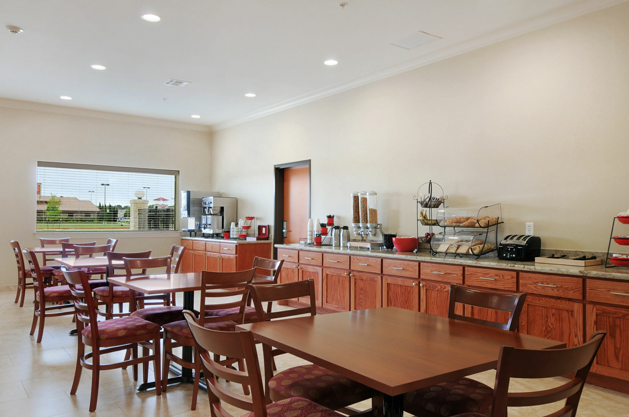 Ramada By Wyndham College Station Hotel Buitenkant foto